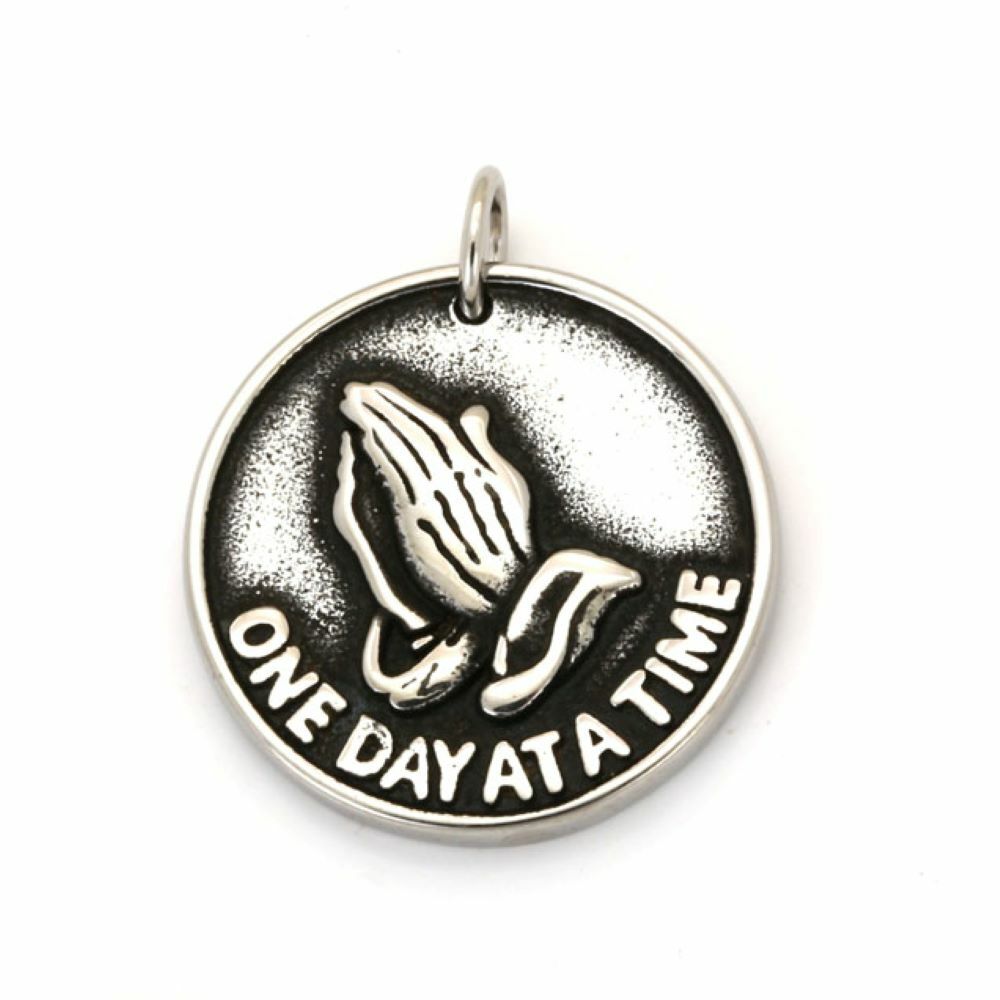 Anhänger betende Hände "one day at a time" Silber aus Edelstahl Unisex